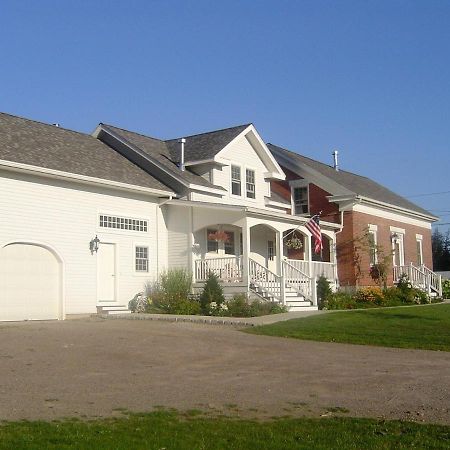 North Hero Dodds Brick House Bed & Breakfast المظهر الخارجي الصورة