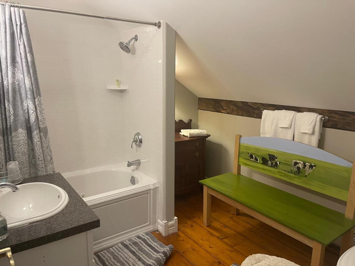 North Hero Dodds Brick House Bed & Breakfast المظهر الخارجي الصورة