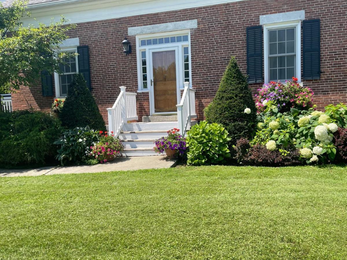 North Hero Dodds Brick House Bed & Breakfast المظهر الخارجي الصورة